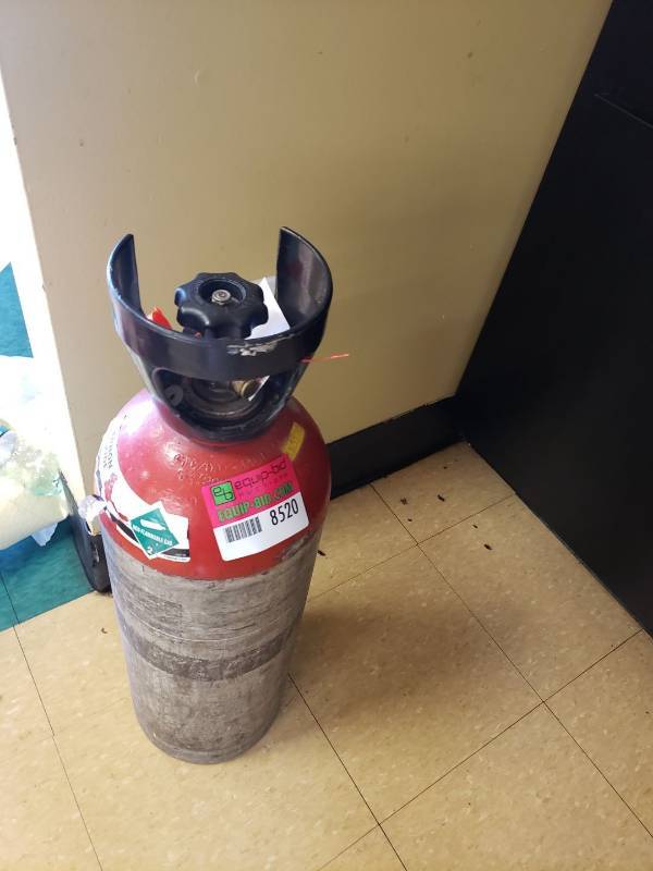 lot 8520 image: CO2 tank