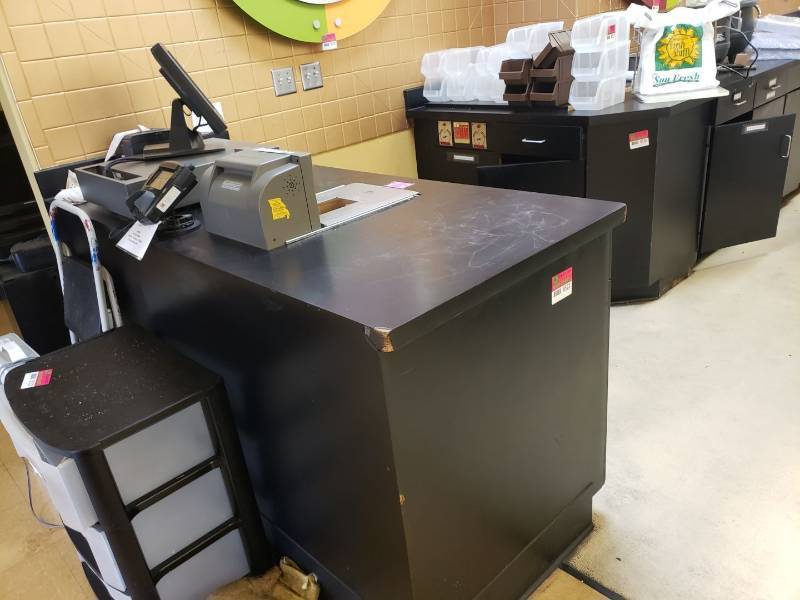 lot 8523 image: Checkout counter