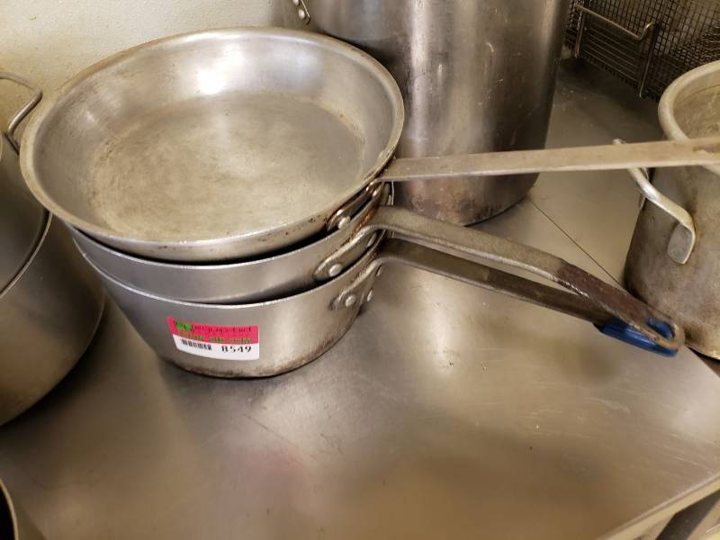 lot 8549 image: (2) cooking Pots and a skillet