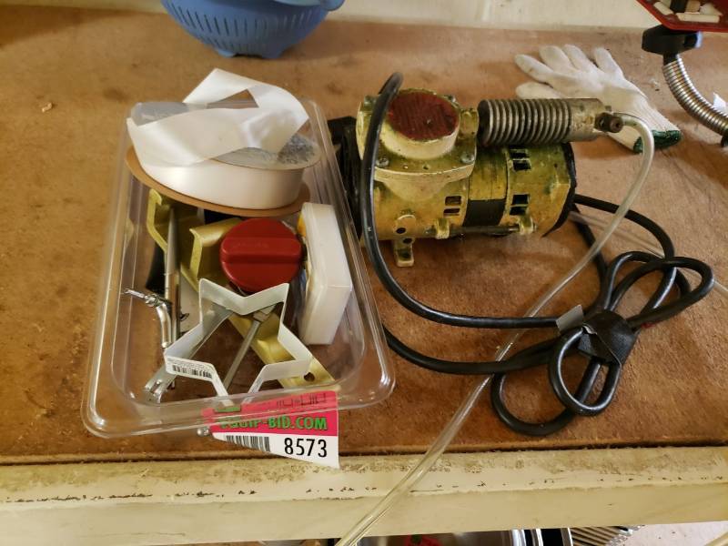lot 8573 image: Cake decorating air compressor