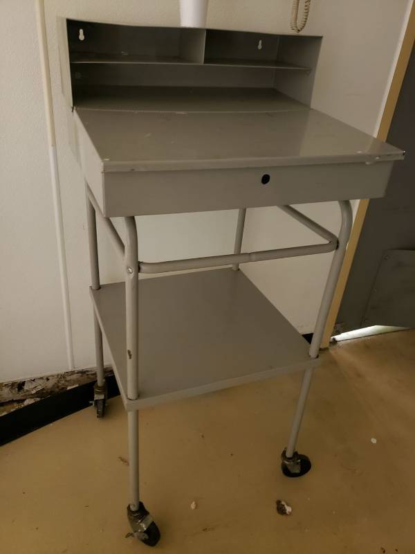 lot 8585 image: Warehouse cart