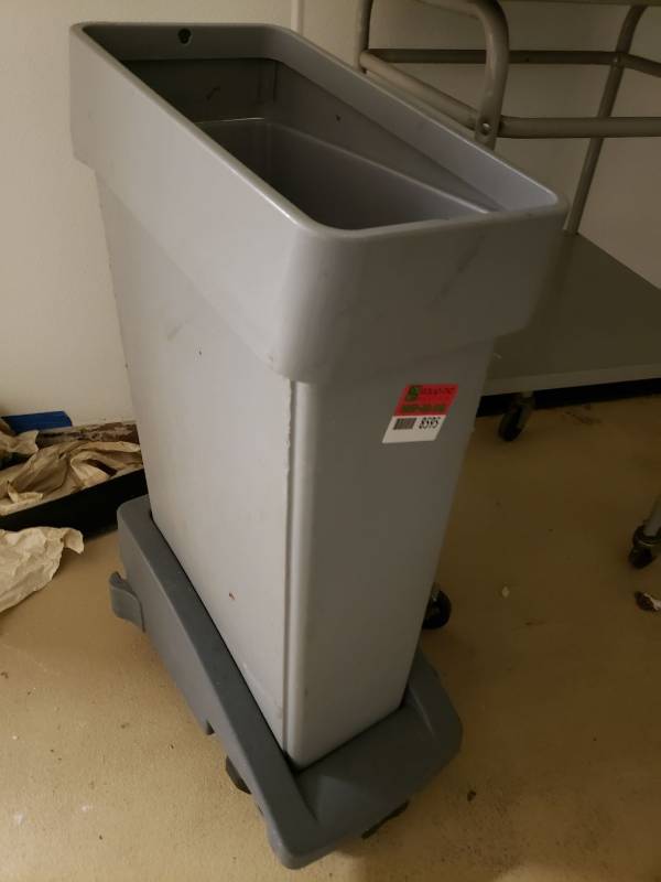 lot 8595 image: Trash can on dolly