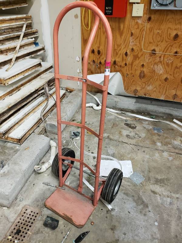 lot 8599 image: 2 wheel dolly