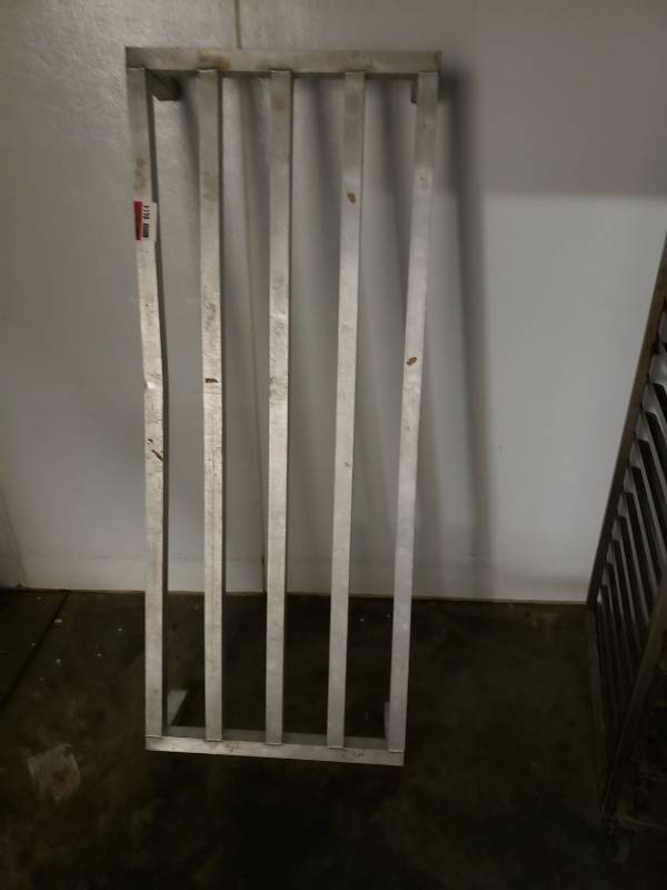 lot 8614 image: Aluminum dunnage rack