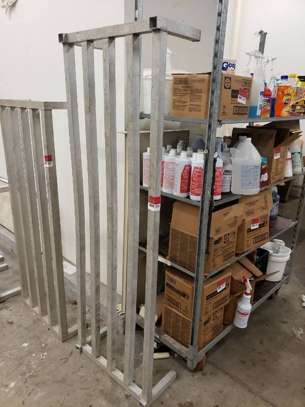 lot 8636 image: Aluminum dunnage rack