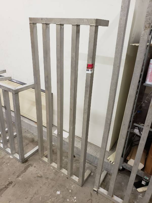 lot 8637 image: Aluminum dunnage rack