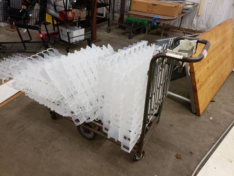 lot 8645 image: cart with Plastic drink dividers