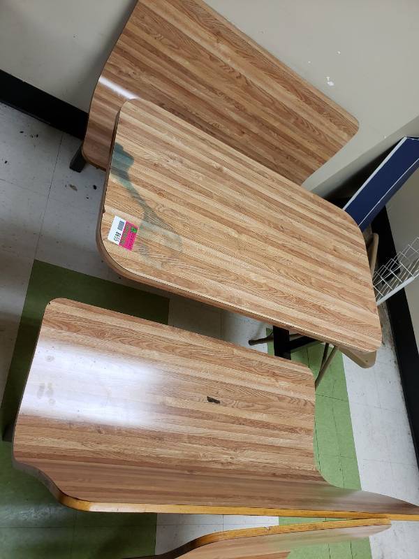 lot 8655 image: 4 person Plymold booth