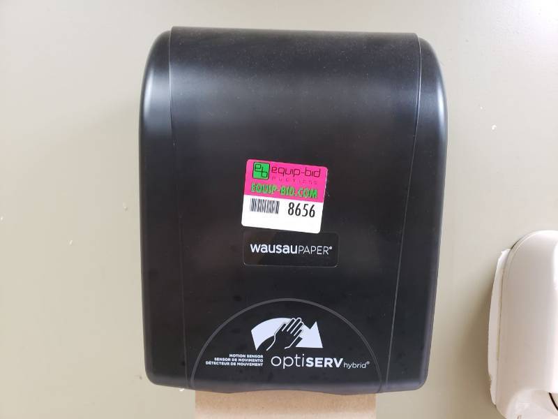 lot 8656 image: Auto paper towel dispenser
