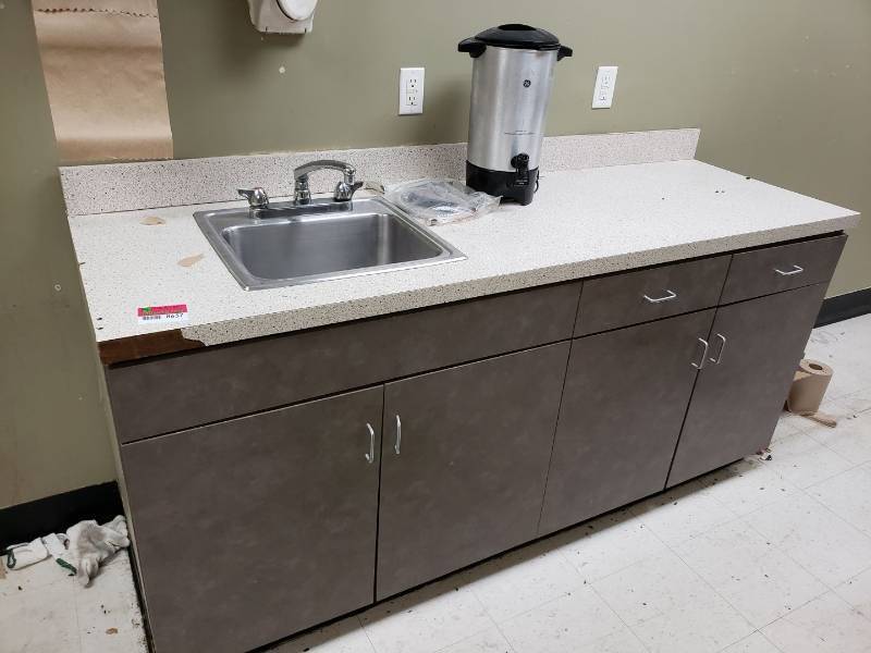 lot 8657 image: Countertop with sink