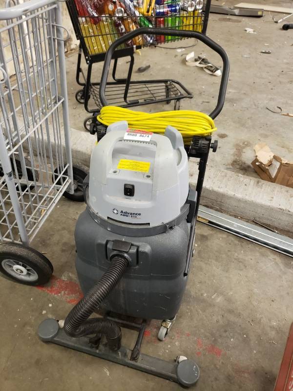 lot 8674 image: Advance AWD 315 wet dry vacuum