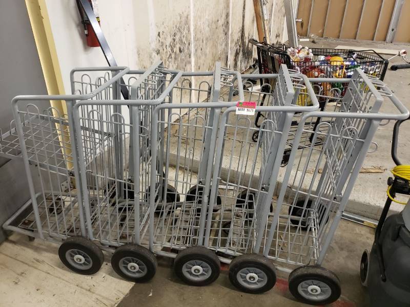 lot 8675 image: Lot (5) carts