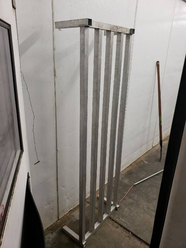 lot 8678 image: 72x24 dunnage rack