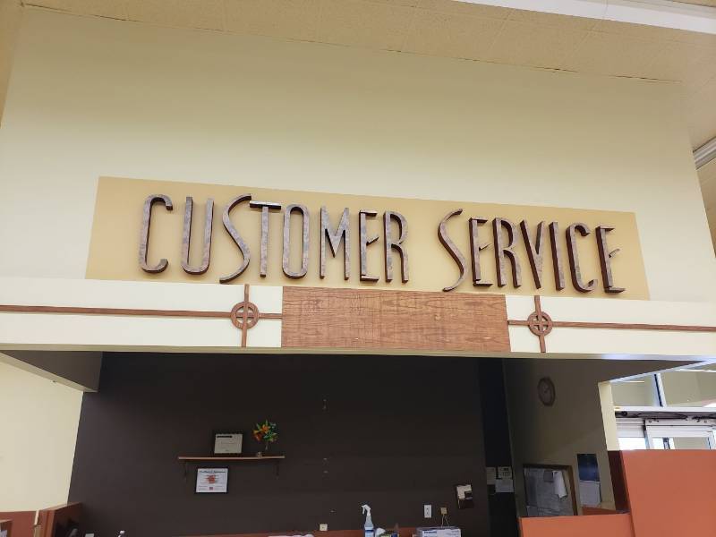 lot 8693 image: customer service sign