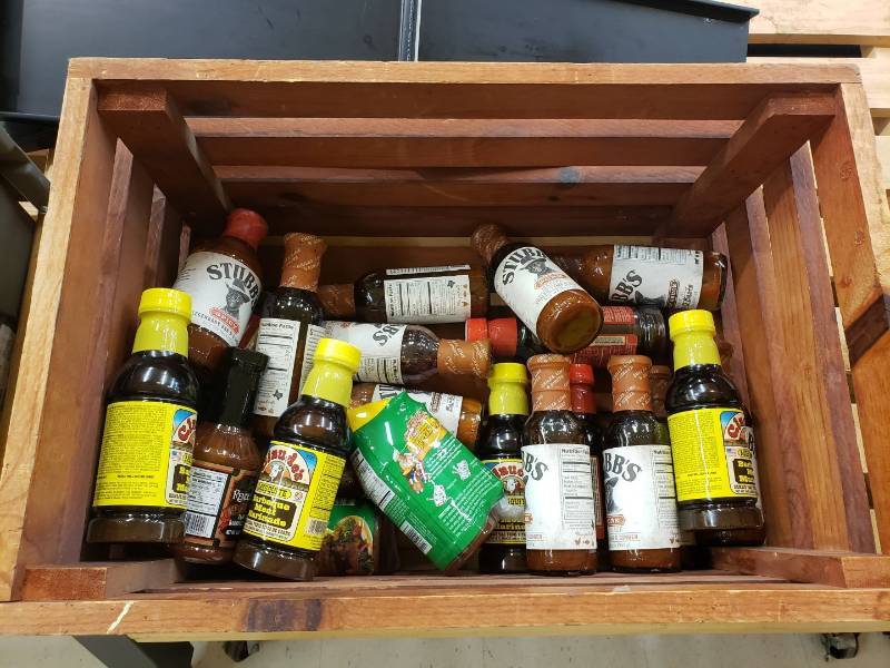 lot 8717 image: Lot of Bbq sauce