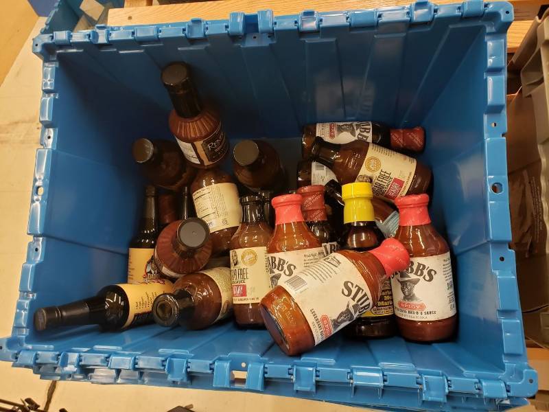 lot 8719 image: Lot of Bbq sauce