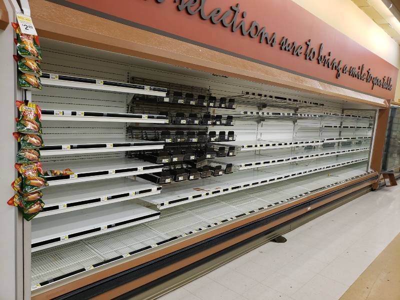 lot 8722 image: 24 foot open Merchandiser case