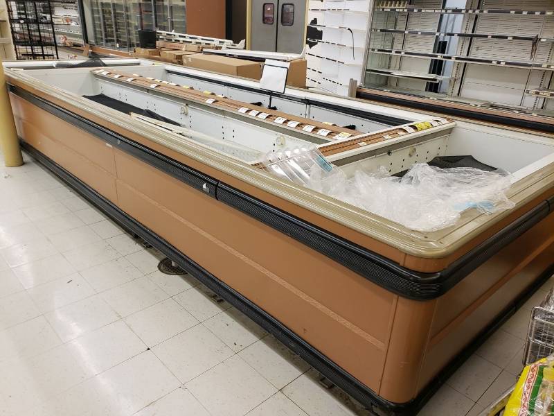 lot 8725 image: Hussman open merchandiser