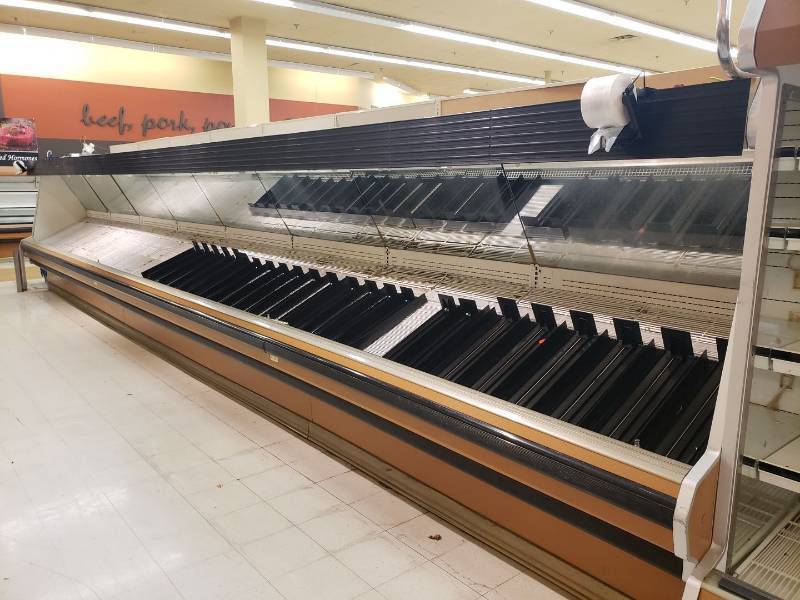 lot 8737 image: 32 foot Produce open merchandiser
