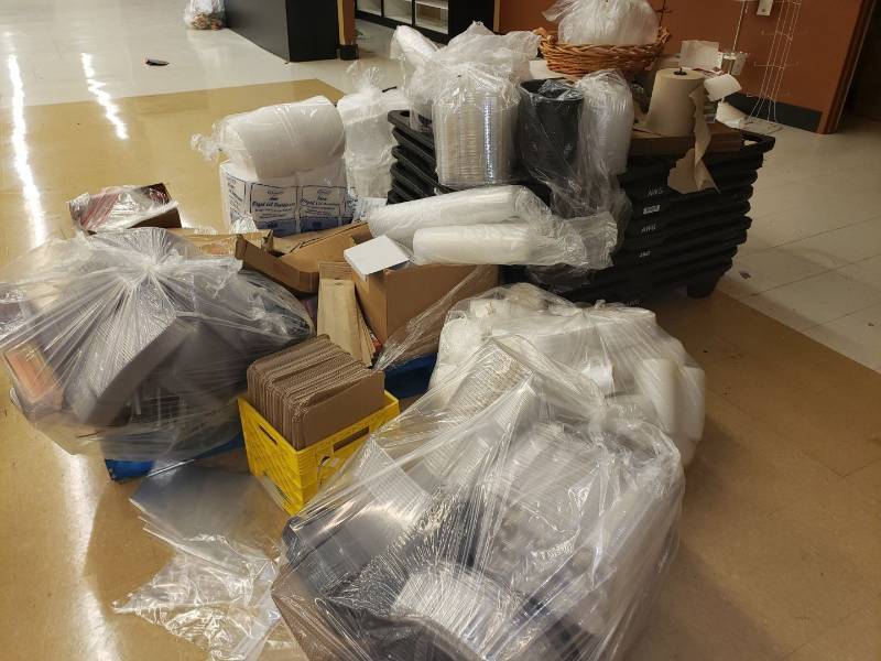 lot 8748 image: Lot of styrofoam and paper products