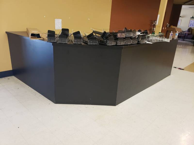 lot 8751 image: Checkout counter