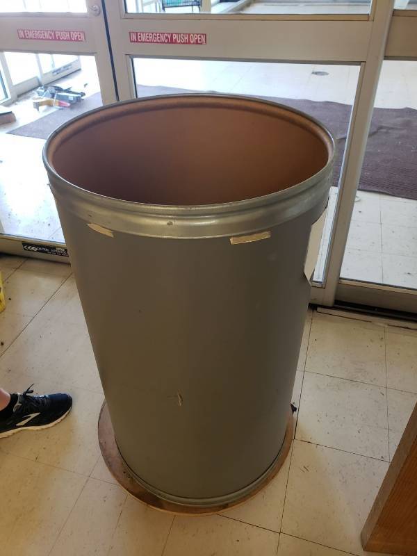 lot 8772 image: trash can on dolly