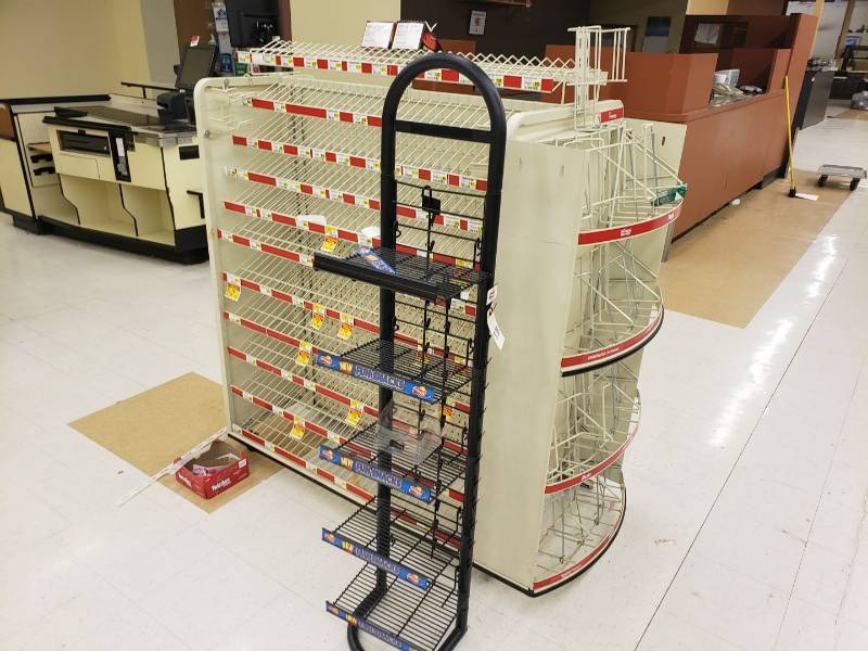 lot 8774 image: Magazine rack