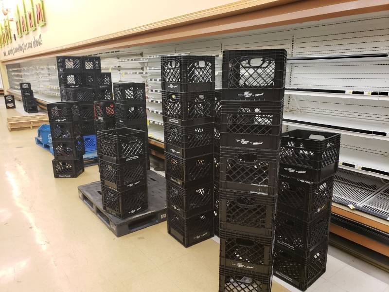 lot 8782 image: Lot of milk crates