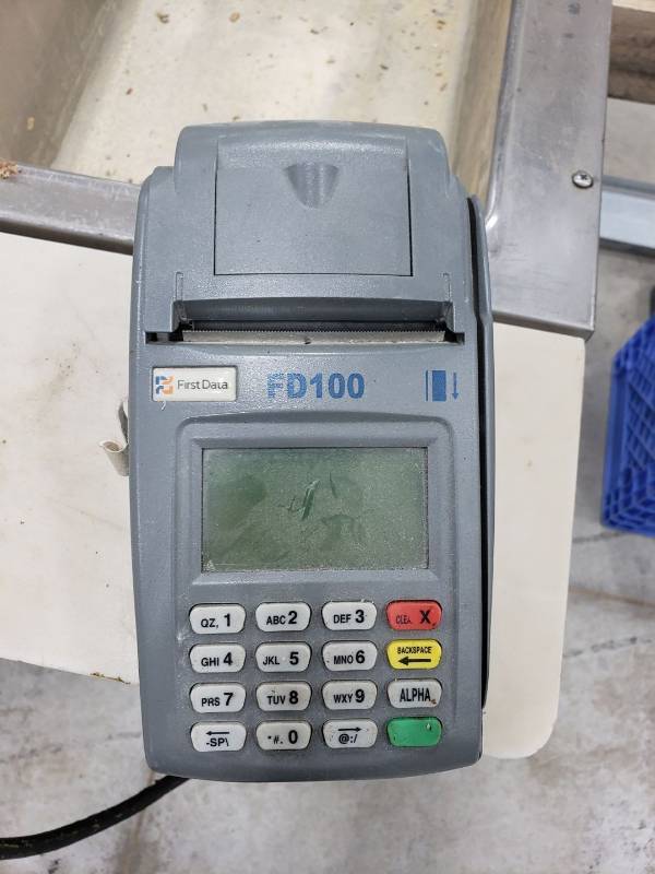 lot 8816 image: First date Fd100 credit card reader