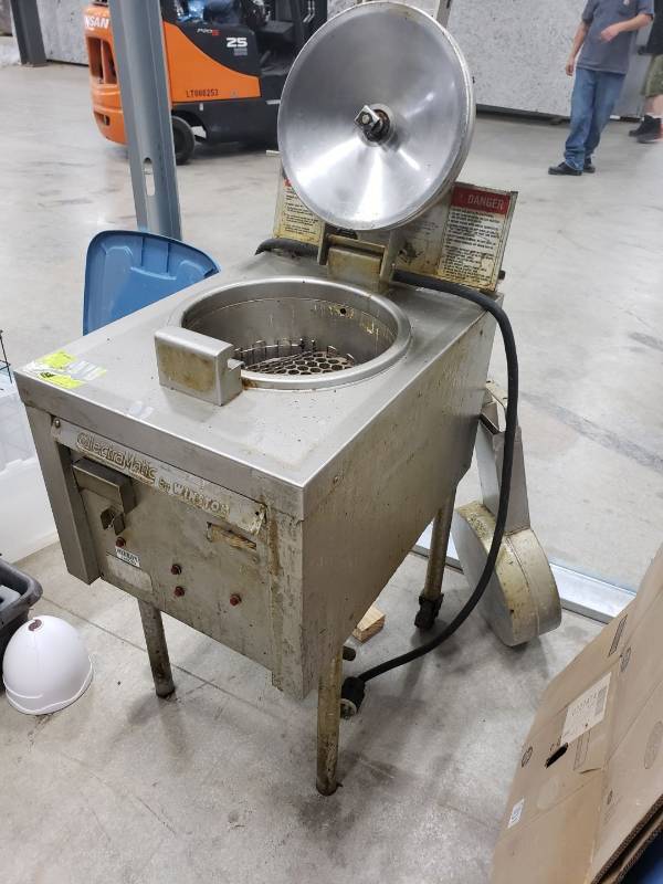 lot 8827 image: Winston electric chicken pressure fryer