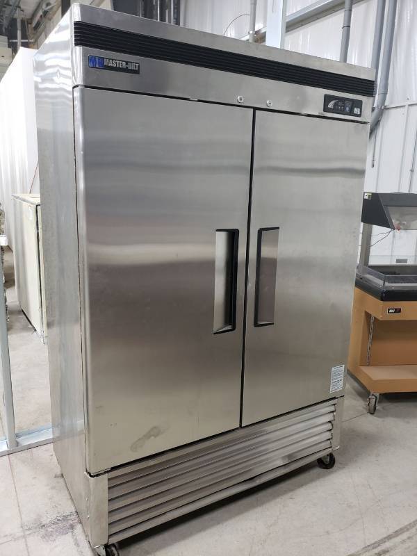 lot 8833 image: Master-bilt 2 door freezer