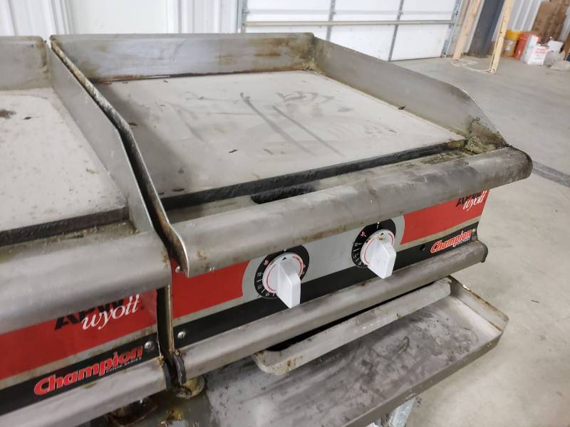 lot 8841 image: APW Wyott 24 inch gas grill