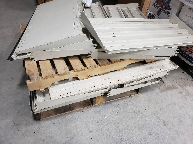 lot 8846 image: 8 pallets of Lozier store shelving