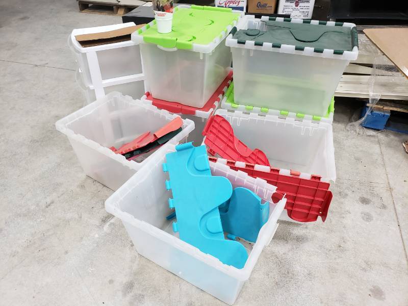 lot 8847 image: Lot of plastic cratesstorage containers