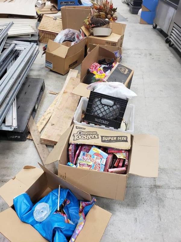 lot 8849 image: 6 boxes of holidayparty decorations