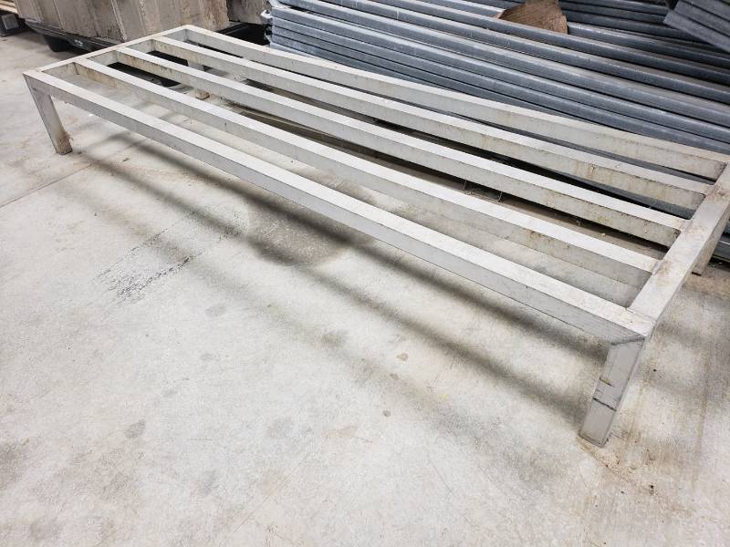 lot 8851 image: Dunnage rack