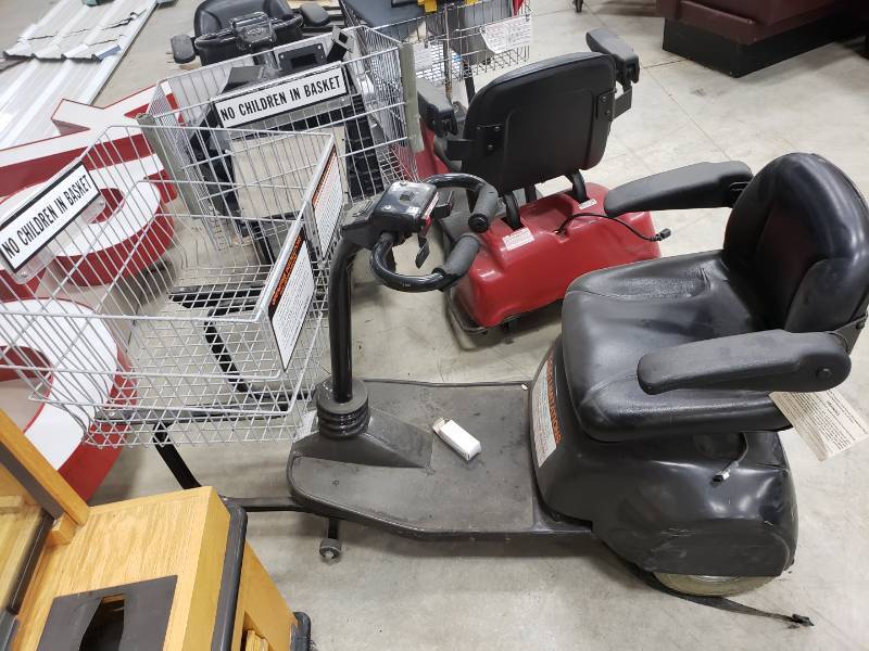 lot 8858 image: Battery operated shopping cart