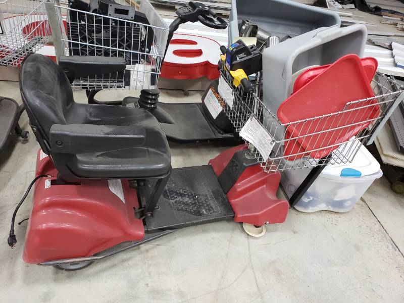 lot 8859 image: Battery operated shopping cart