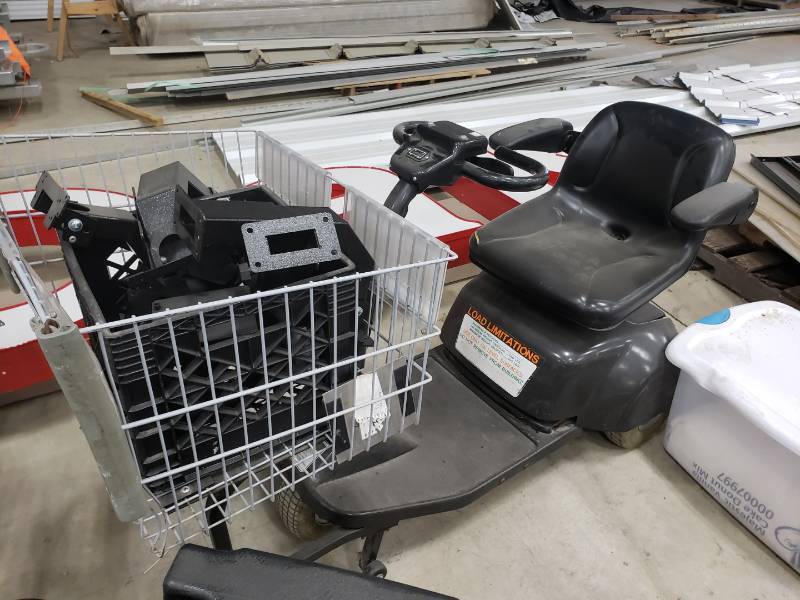 lot 8860 image: Battery operated shopping cart