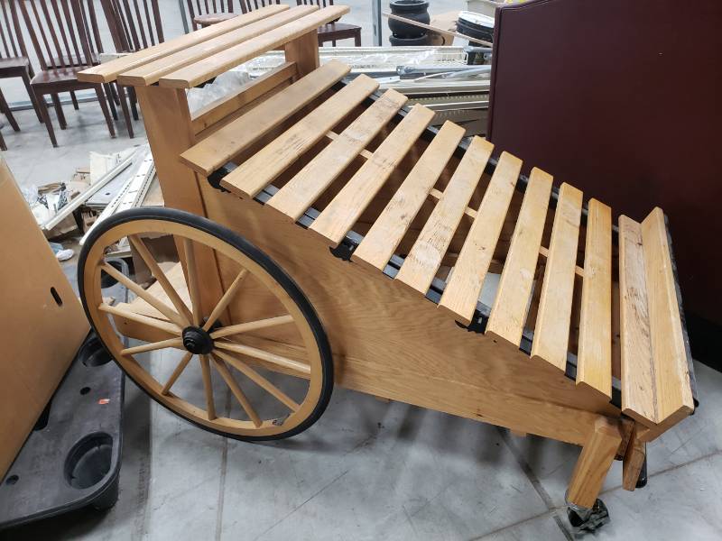lot 8861 image: Product display cart