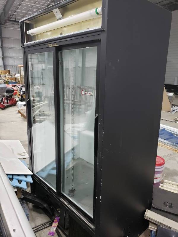 lot 8863 image: True glass sliding 2 door cooler
