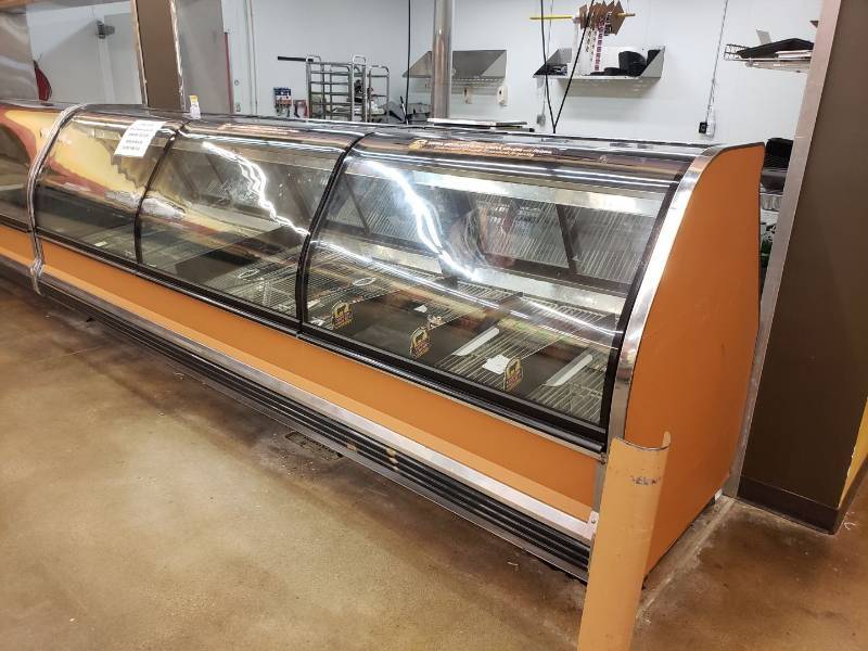 lot 2204 image: 148 inch meat display case