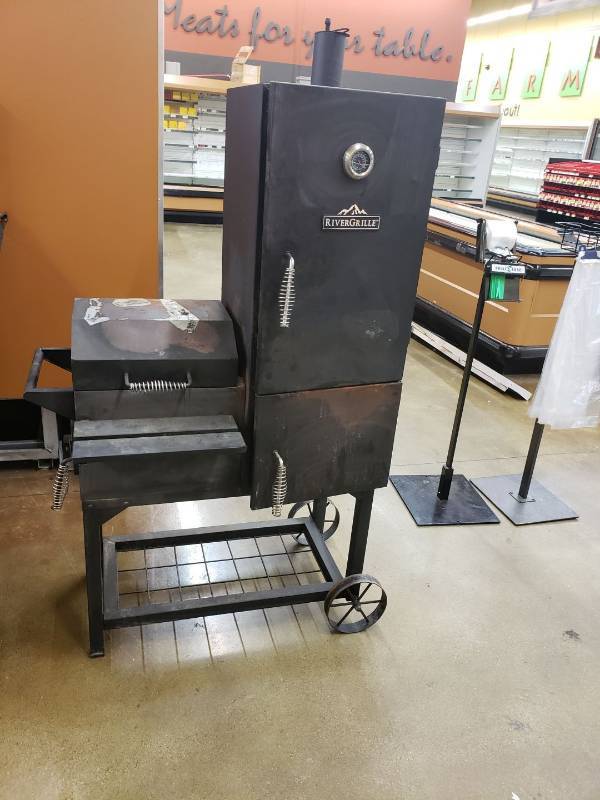 lot 2208 image: Rivergrille smoker