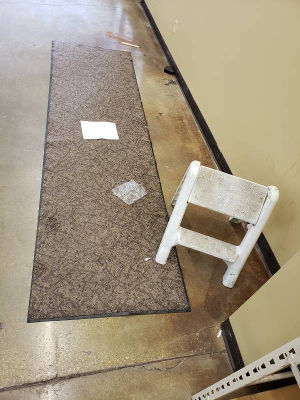 lot 2264 image: step.stool and rug