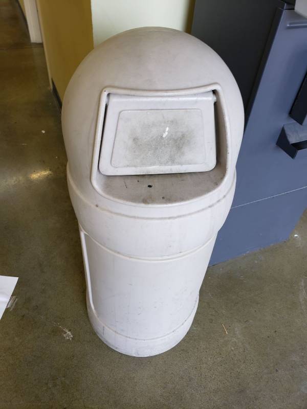 lot 2265 image: trash can