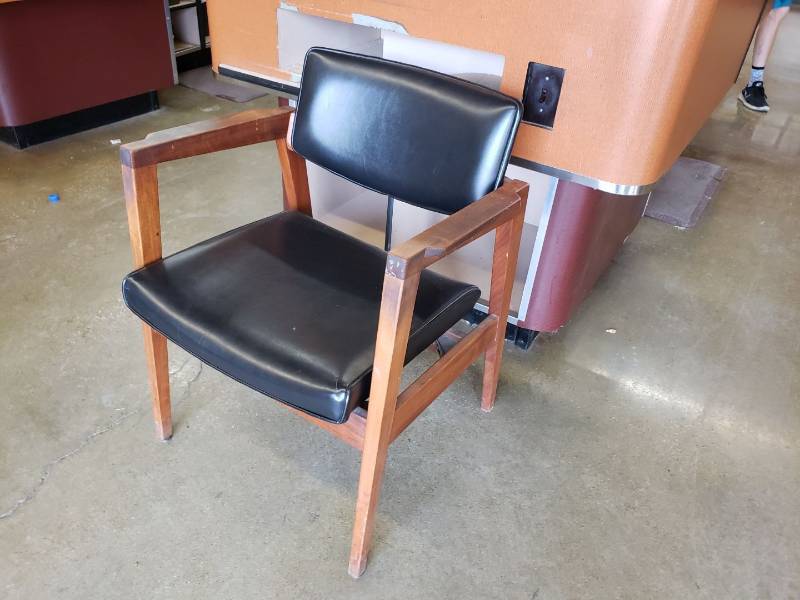 lot 2269 image: office chair