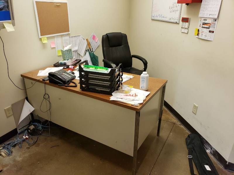lot 2272 image: contents of office