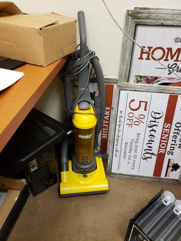 lot 2279 image: Eureka vacuum