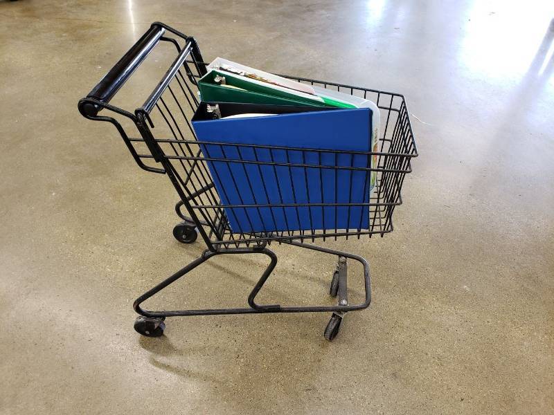 lot 2289 image: Kids shopping cart