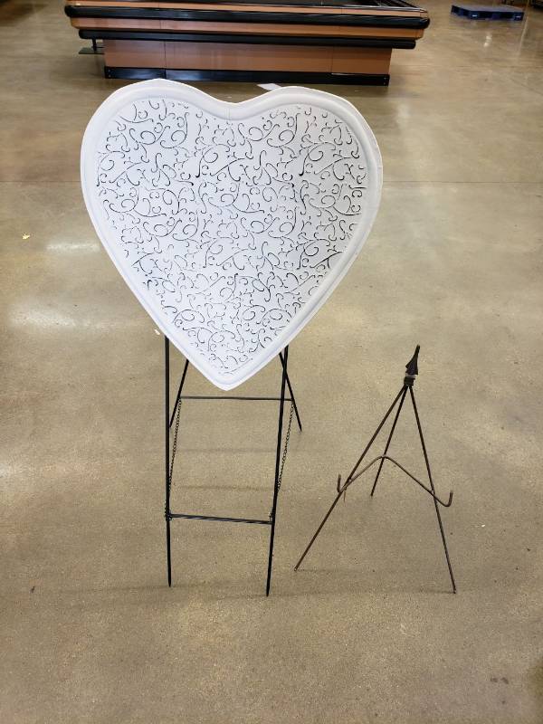 lot 2290 image: (2) stands with heart